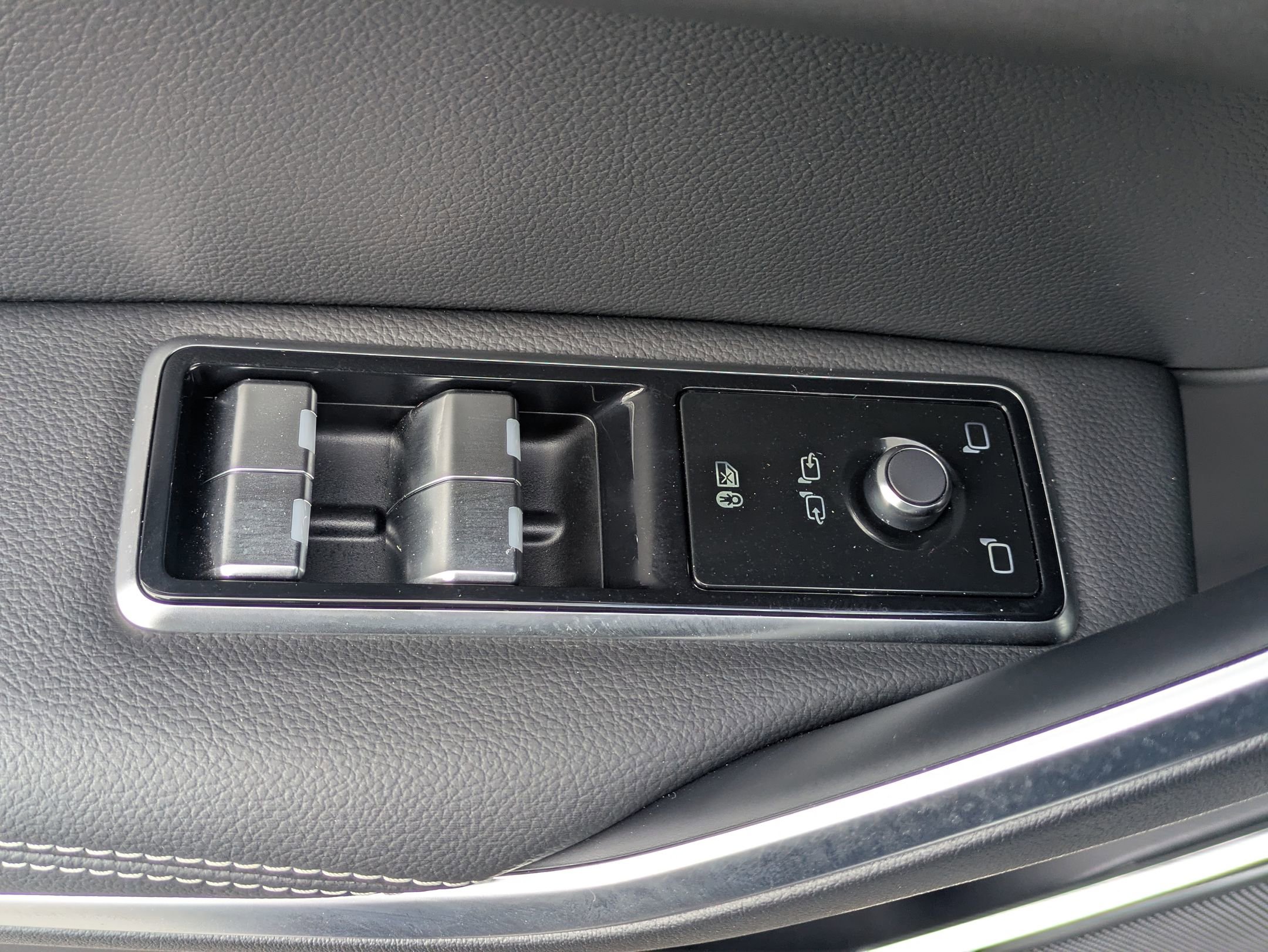 Used 2026 Jaguar F-PACE R-Dynamic S image 21