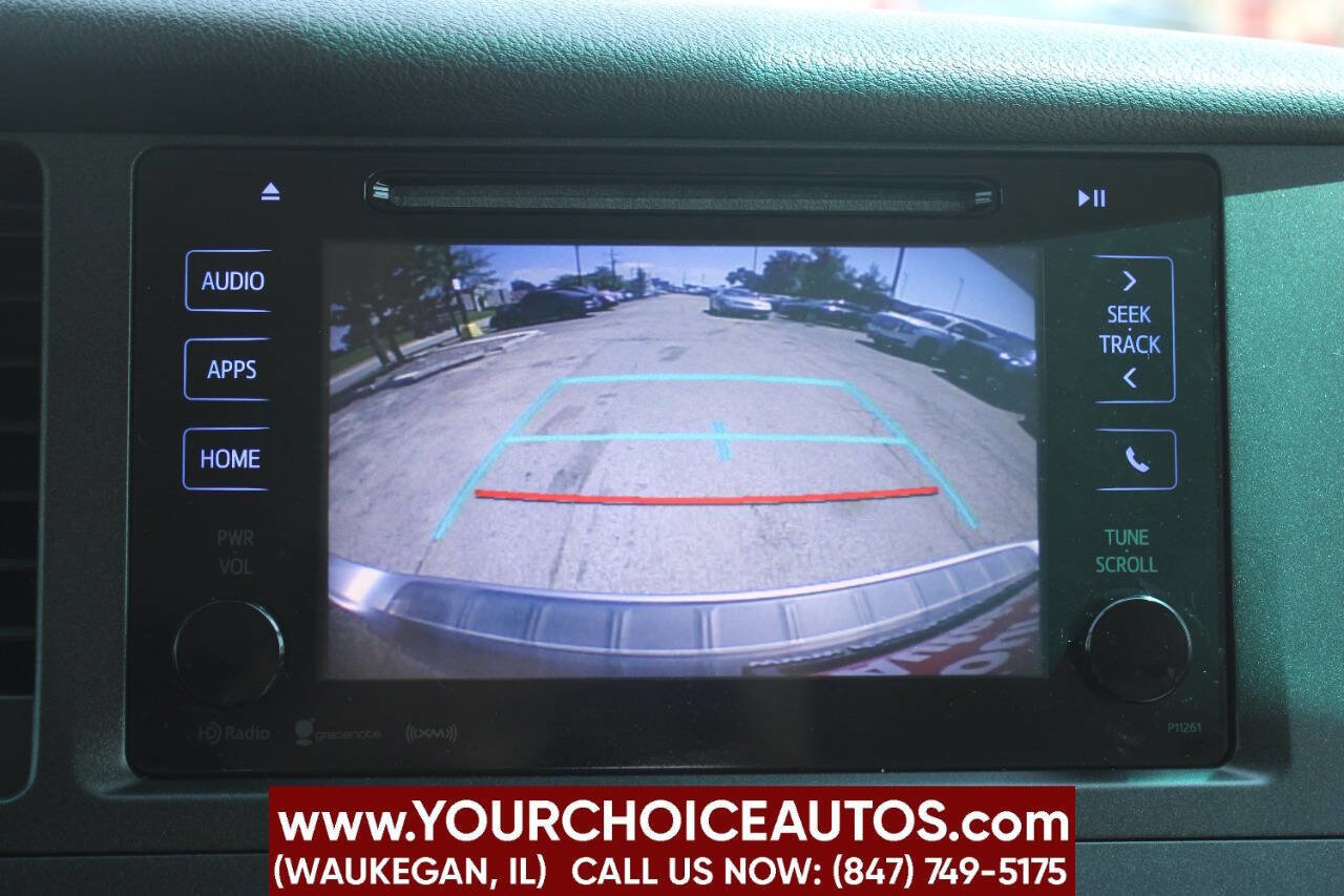 Used 2017 Toyota Sienna LE image 30