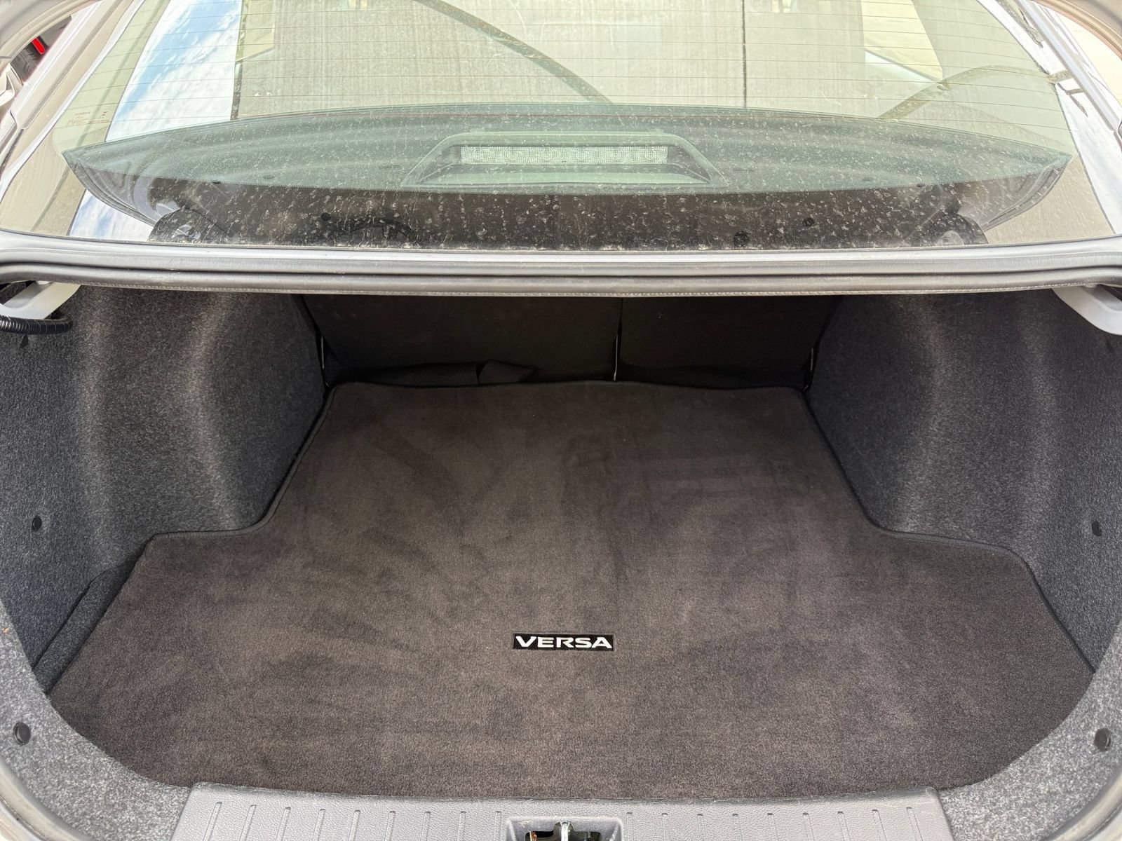 Used 2025 Nissan Versa SV FWD image 31