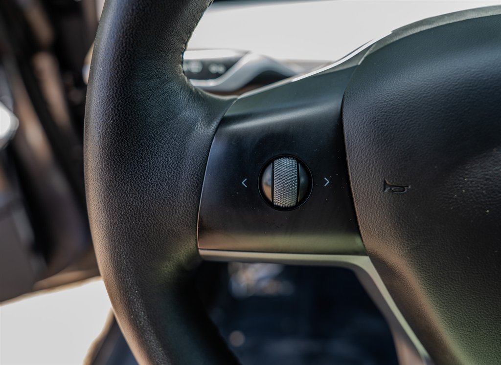 Used 2022 Tesla Model 3 Standard Range RWD image 16