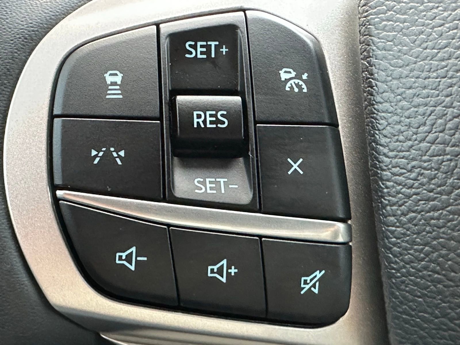 New 2025 Ford Explorer Active w/ Active Comfort Package image 12