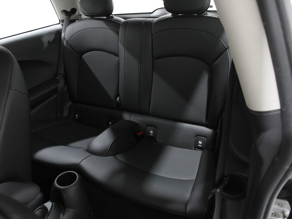 Used 2019 MINI Cooper 2-Door Hardtop image 17