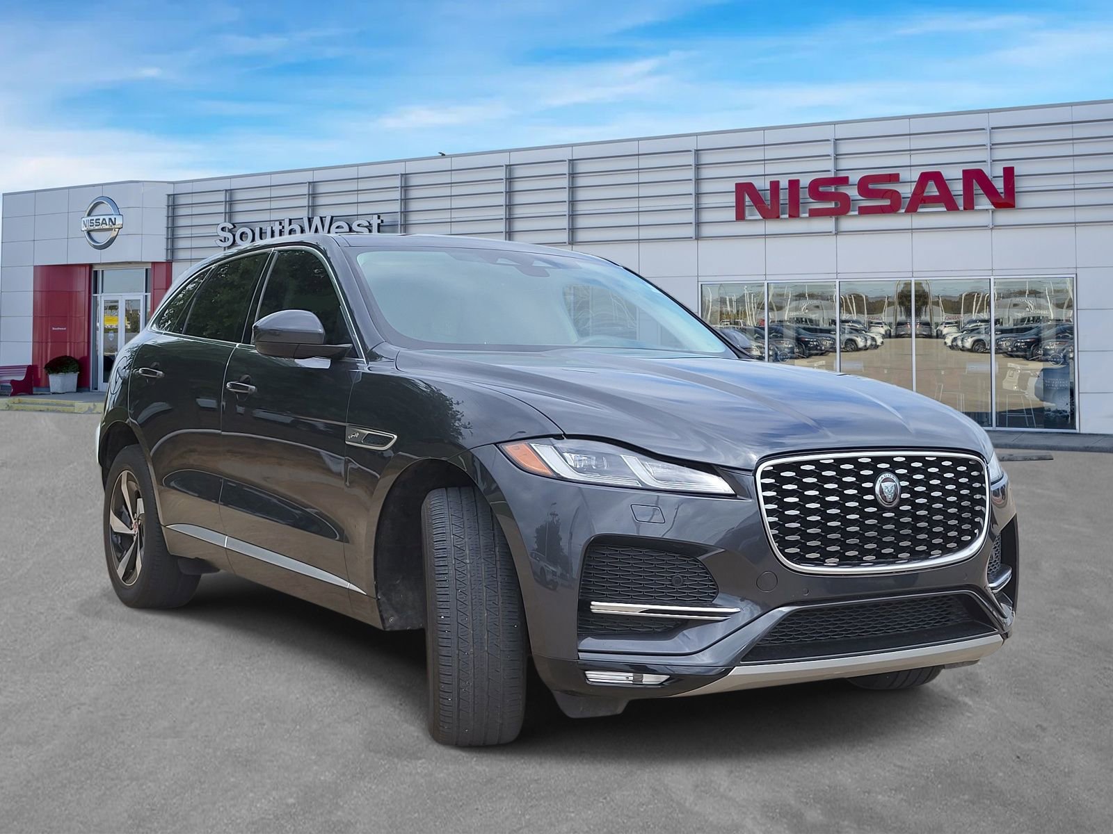 Used 2023 Jaguar F-PACE S AWD/4WD image 2