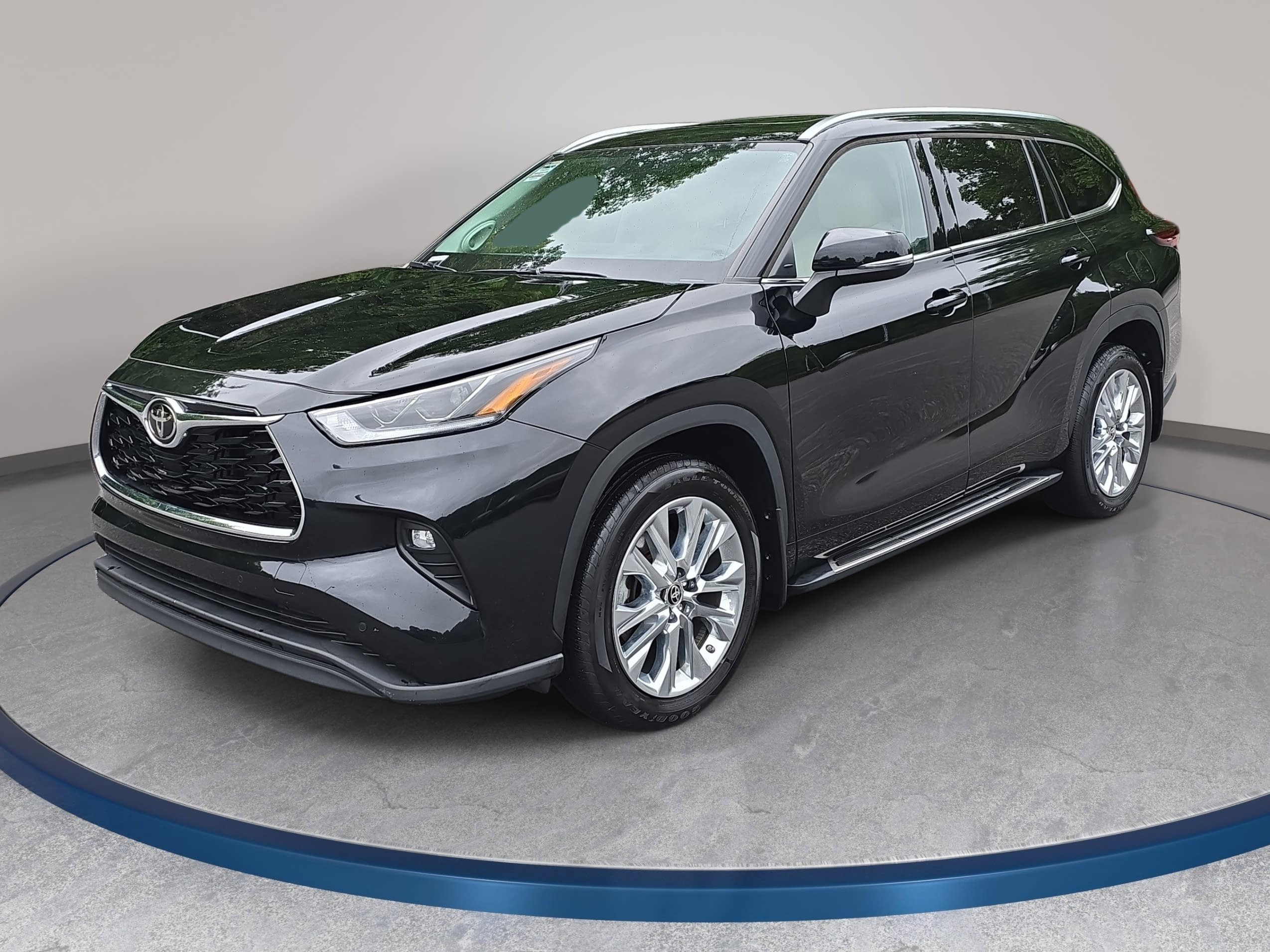 Used 2024 Toyota Highlander Limited AWD/4WD image 1