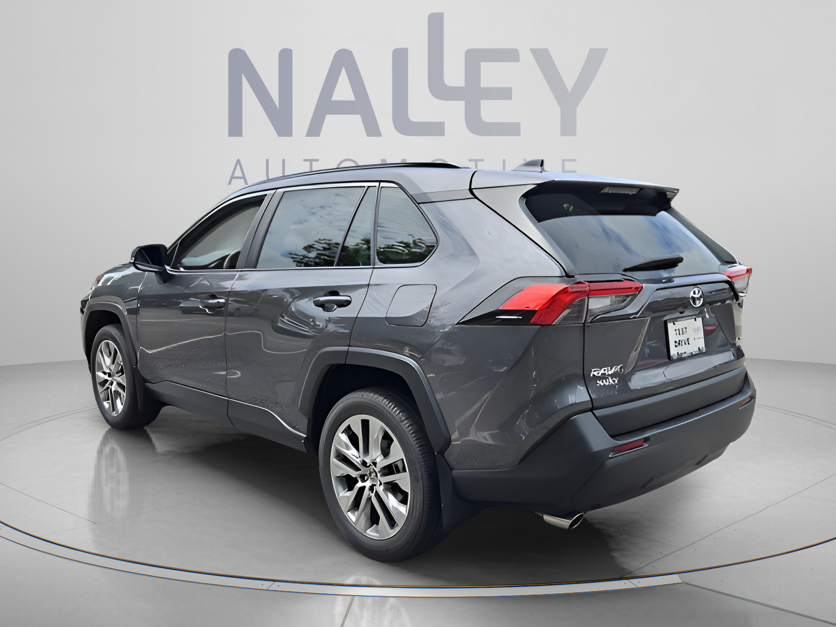 Used 2022 Toyota RAV4 XLE Premium FWD image 3
