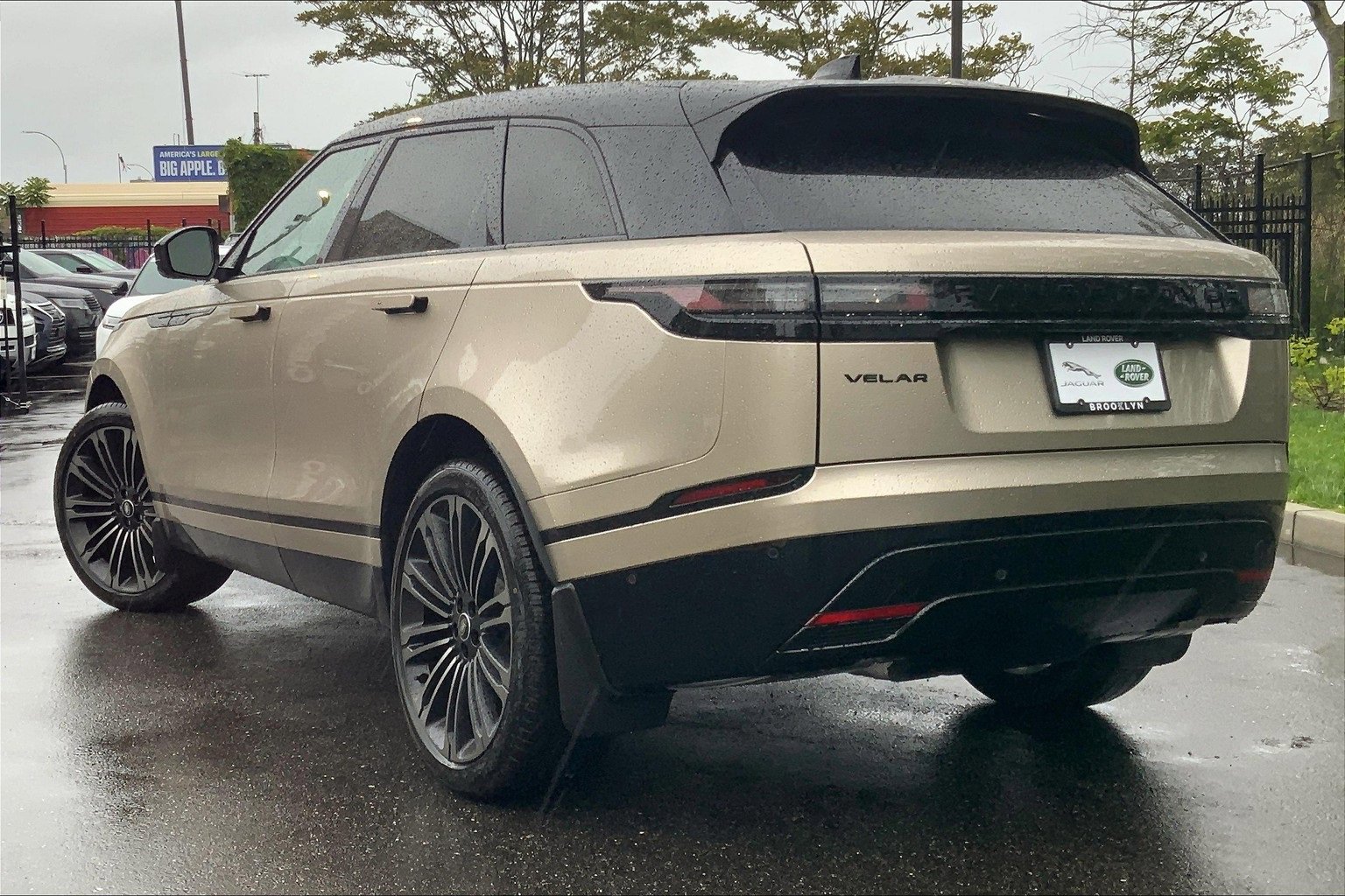 New 2026 Land Rover Range Rover Velar Dynamic SE image 12