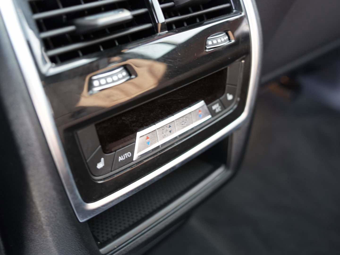 Used 2024 BMW X7 xDrive40i w/ Executive Package image 12