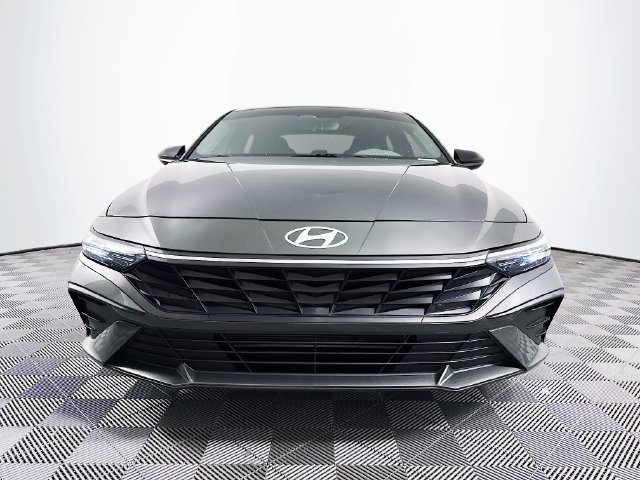 Used 2025 Hyundai Elantra Sport FWD image 11