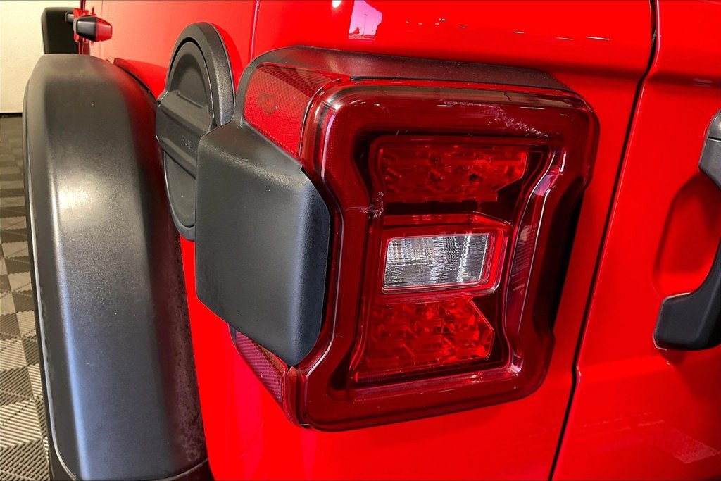 Used 2025 Jeep Wrangler Unlimited Rubicon AWD/4WD image 39