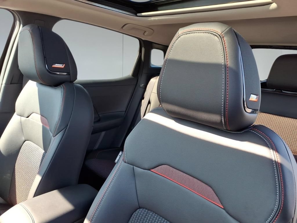 New 2026 Nissan Kicks SR w/ SR Premium Package FWD image 14