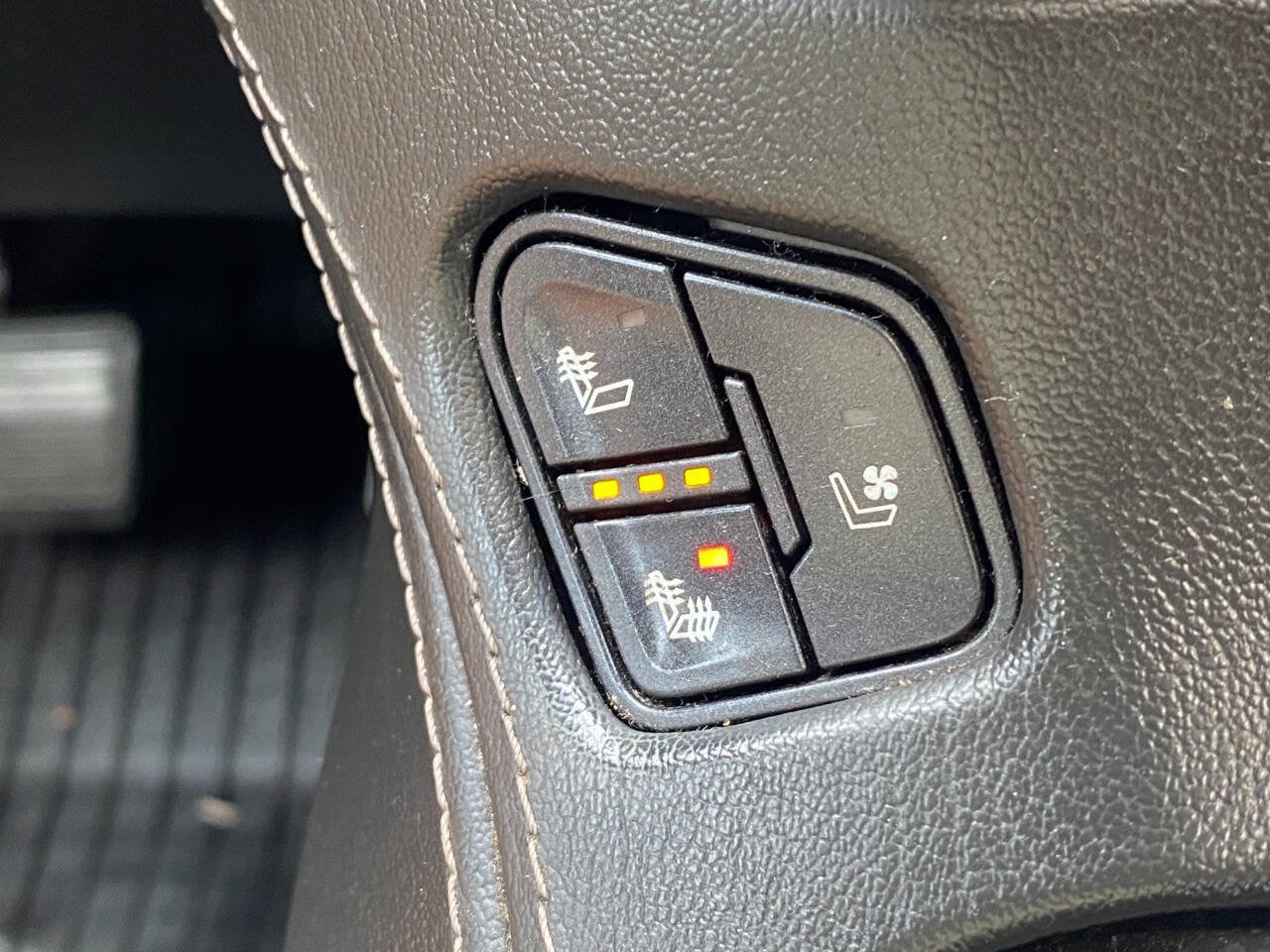 Used 2017 Chevrolet Suburban Premier RWD image 38