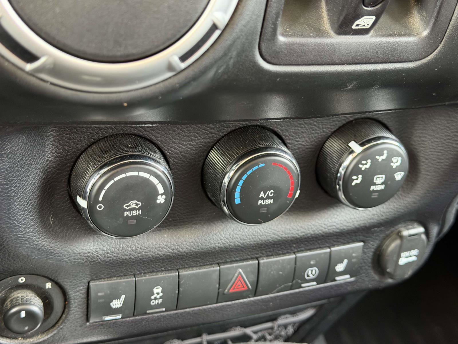 Used 2016 Jeep Wrangler Unlimited Rubicon w/ Dual Top Group AWD/4WD image 25