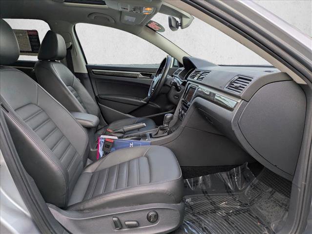 Used 2018 Volkswagen Passat 2.0T SEL Premium image 21