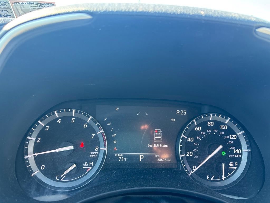 Used 2021 Toyota Highlander XLE AWD/4WD image 9