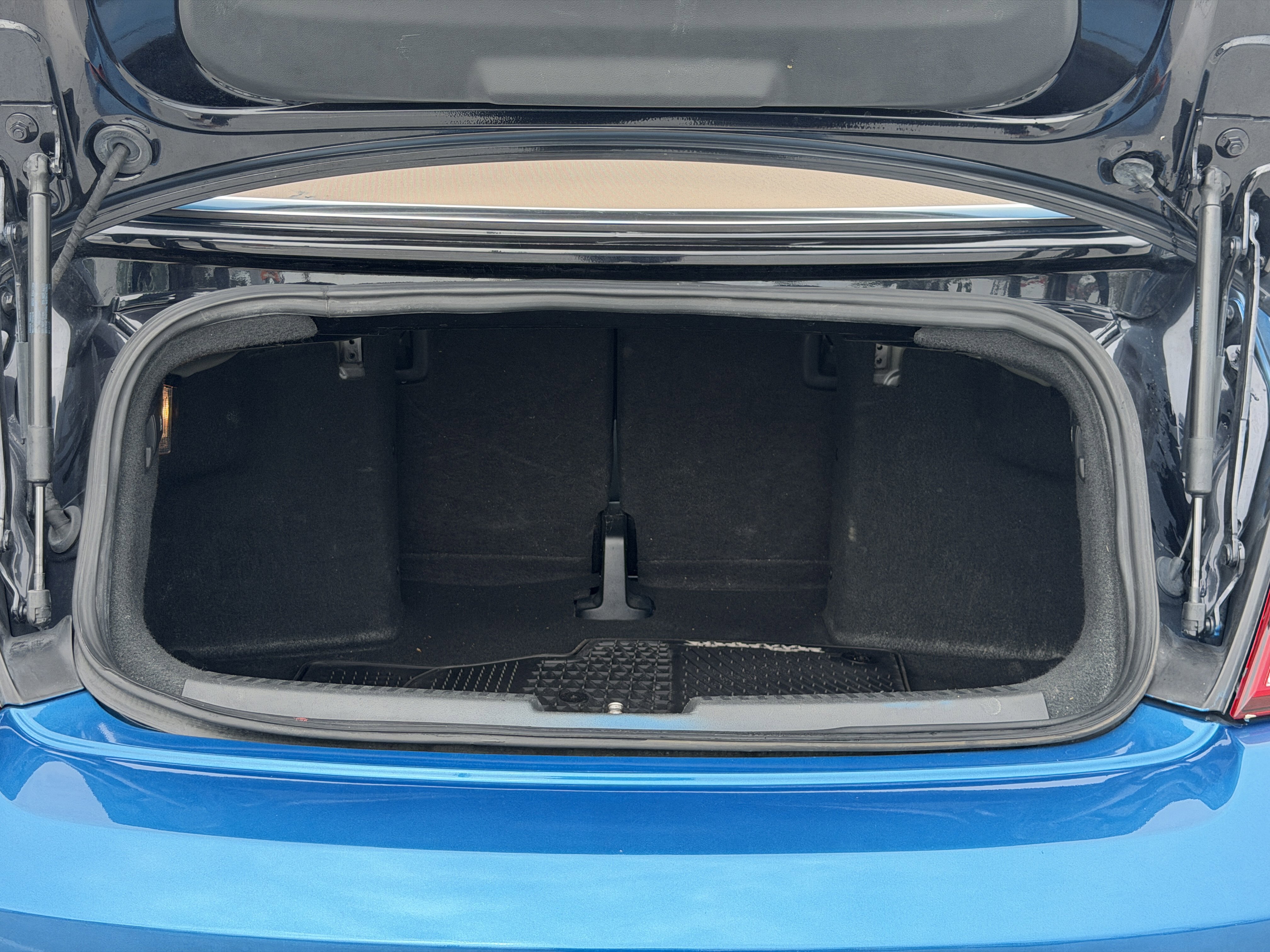 Used 2018 Volkswagen Beetle 2.0T FWD image 10