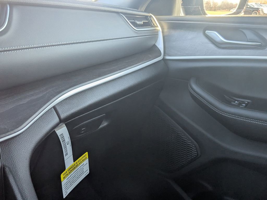 New 2025 Jeep Grand Cherokee Limited image 27