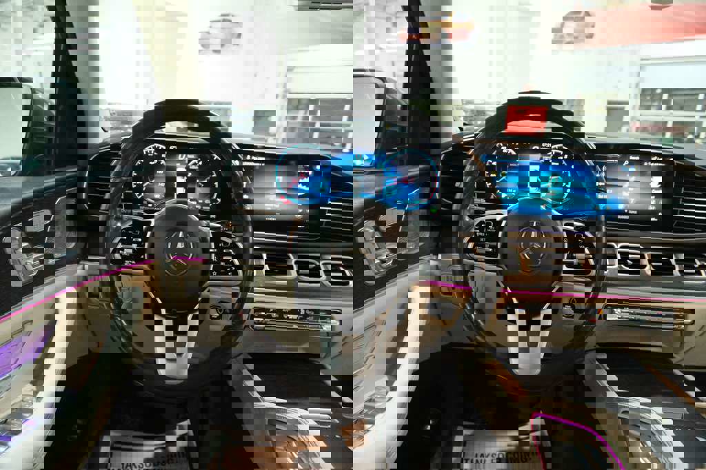 Used 2020 Mercedes-Benz GLS 450 4MATIC image 37