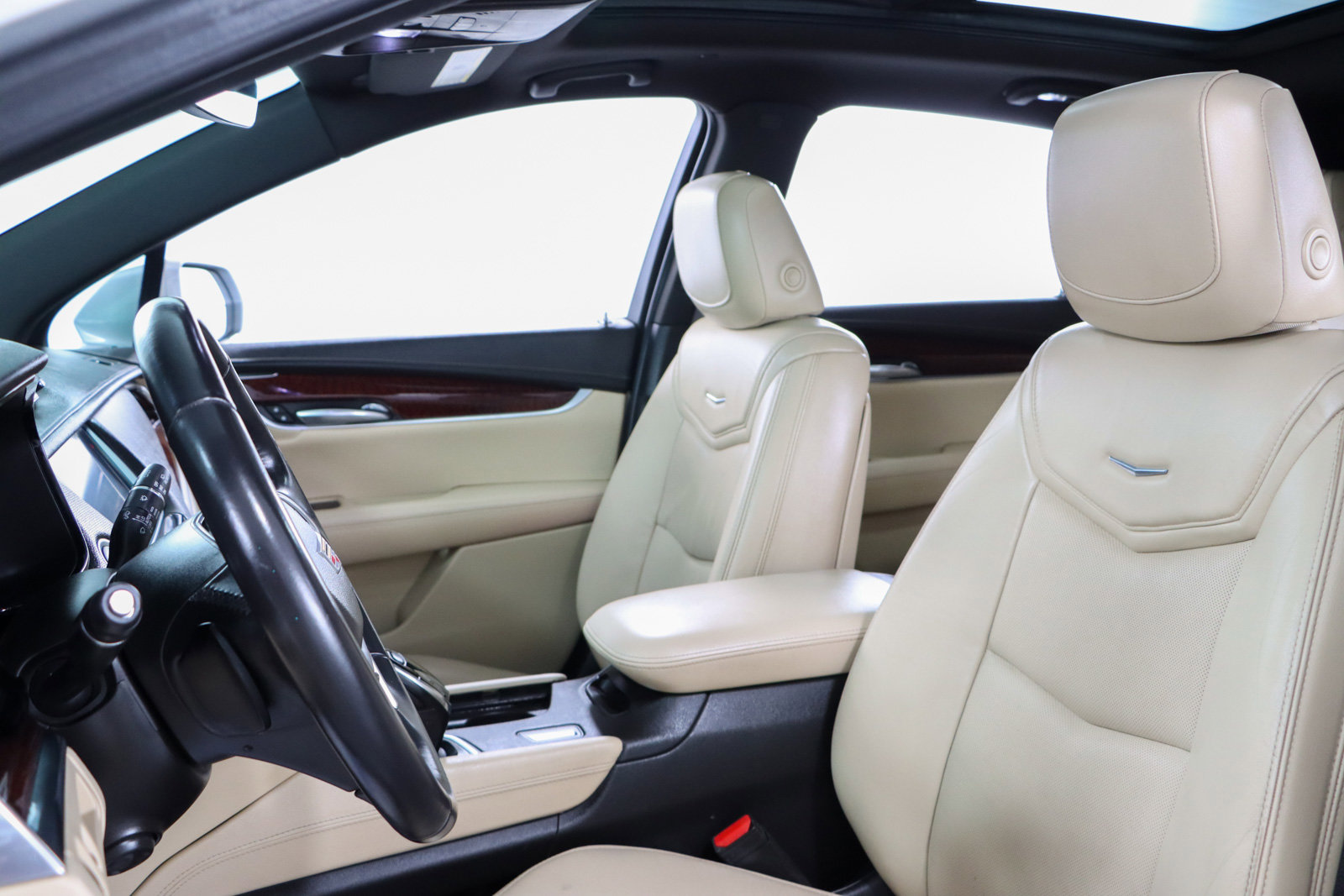 Used 2018 Cadillac XT5 Luxury w/ Driver Awareness Package image 25