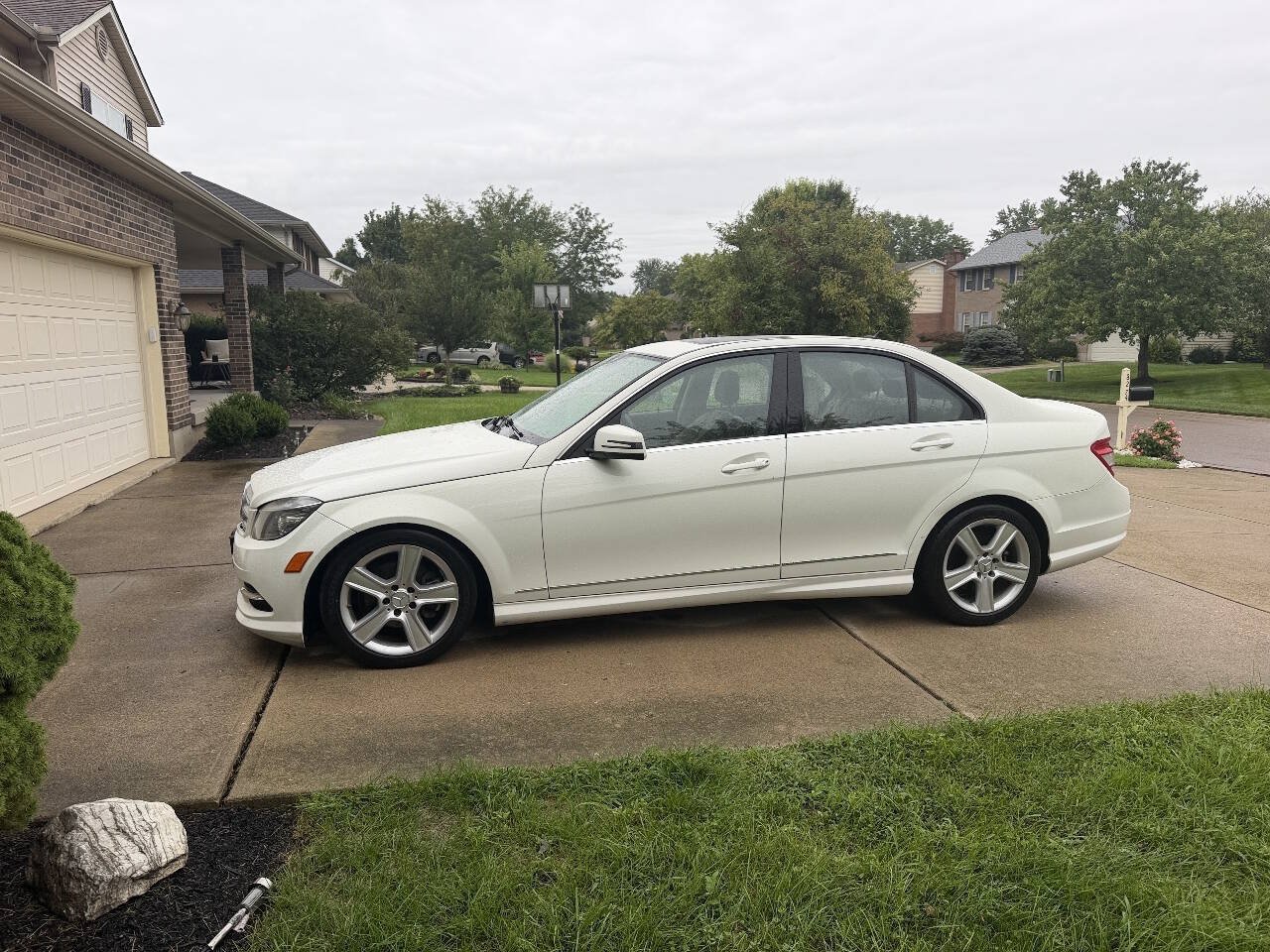 Used 2011 Mercedes-Benz C 300 4MATIC Sedan w/ Premium 1 Pkg image 2
