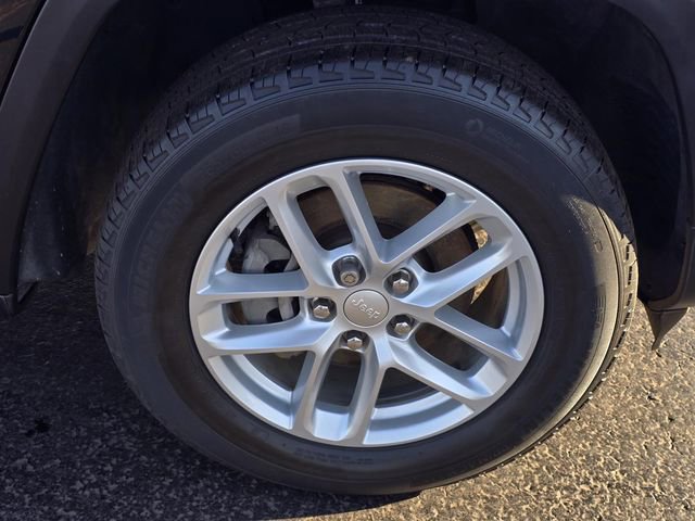 Used 2023 Jeep Grand Cherokee Laredo X image 33