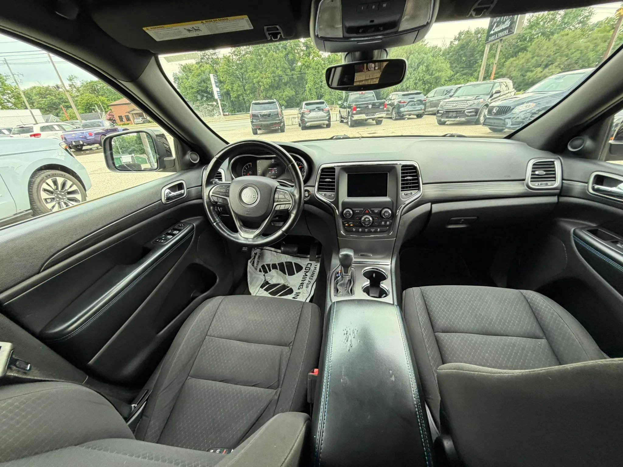 Used 2019 Jeep Grand Cherokee Laredo AWD/4WD image 16
