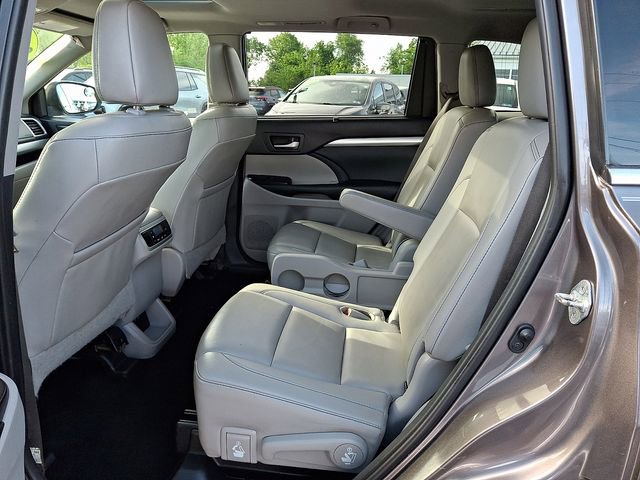 Used 2019 Toyota Highlander XLE AWD/4WD image 10