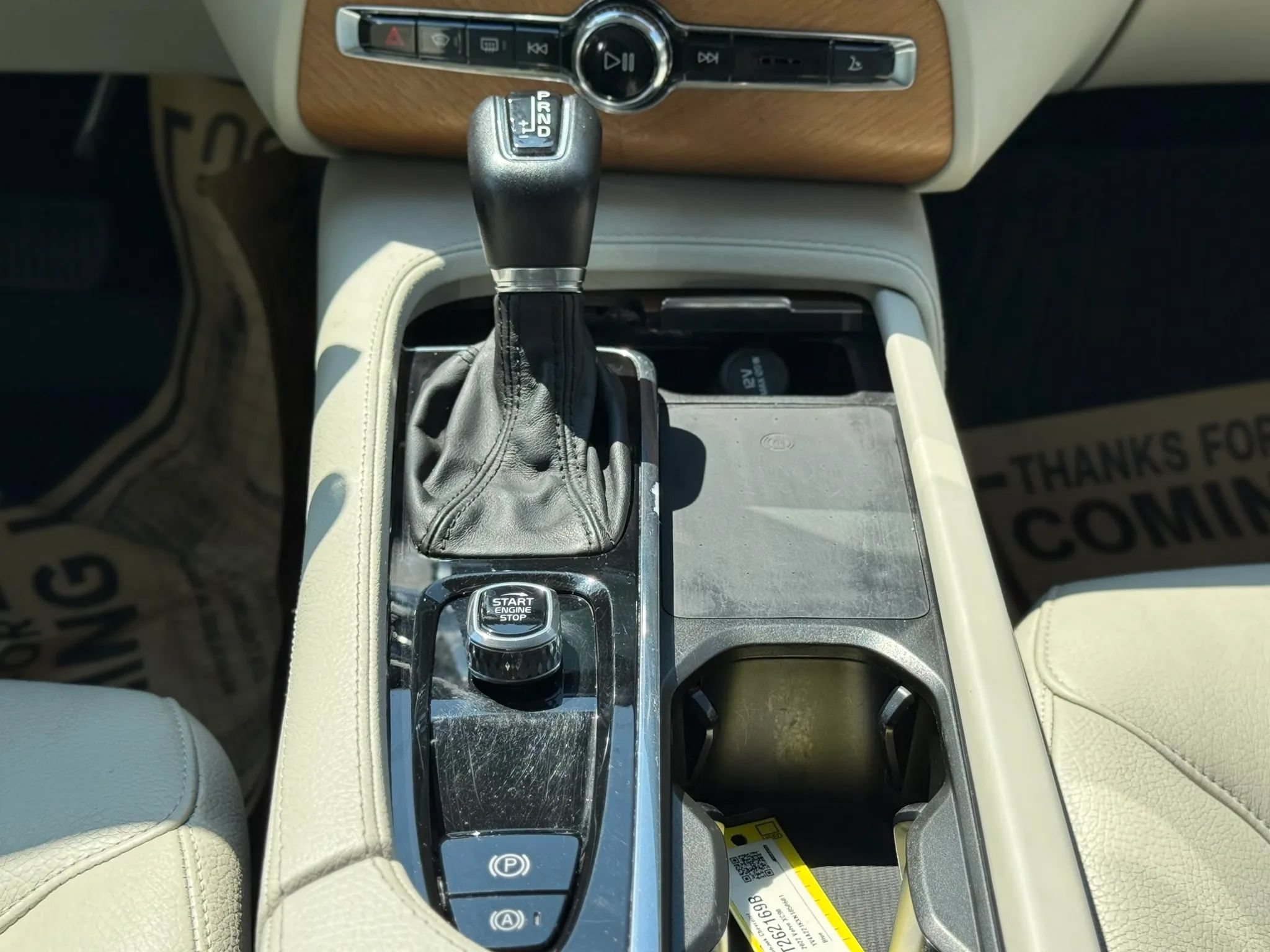 Used 2022 Volvo XC90 T6 Momentum w/ Advanced Package AWD/4WD image 16