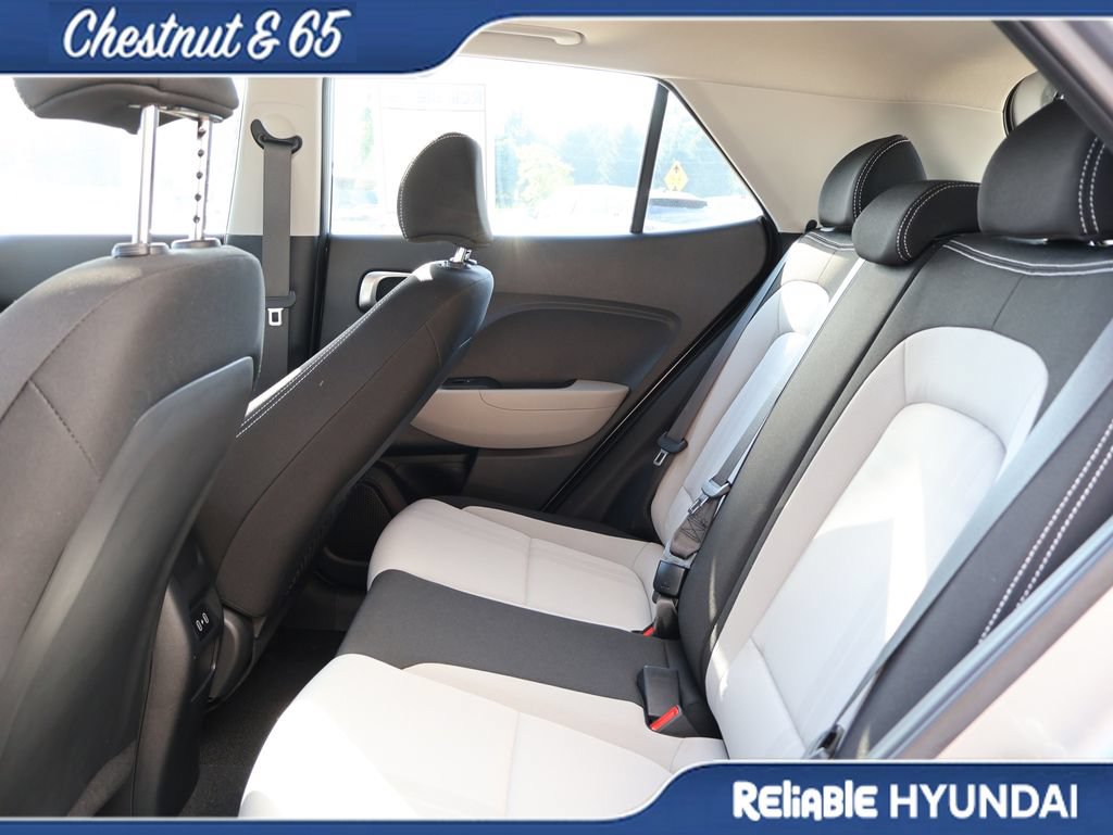 Certified 2025 Hyundai Venue SEL FWD image 17