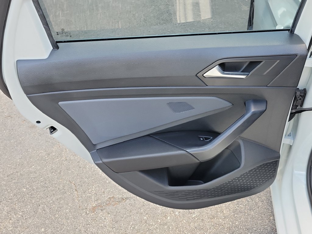 Certified 2025 Volkswagen Jetta SE w/ Sunroof Package FWD image 8