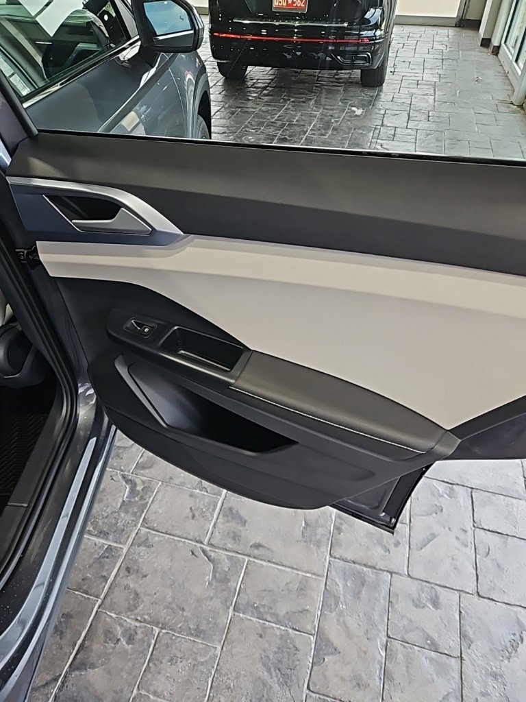 New 2026 Volkswagen Taos SE image 15