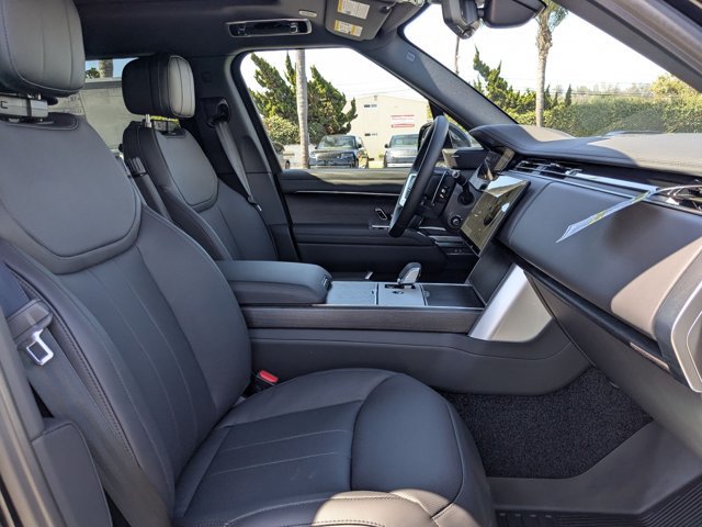 New 2026 Land Rover Range Rover Long Wheelbase SE AWD/4WD image 17