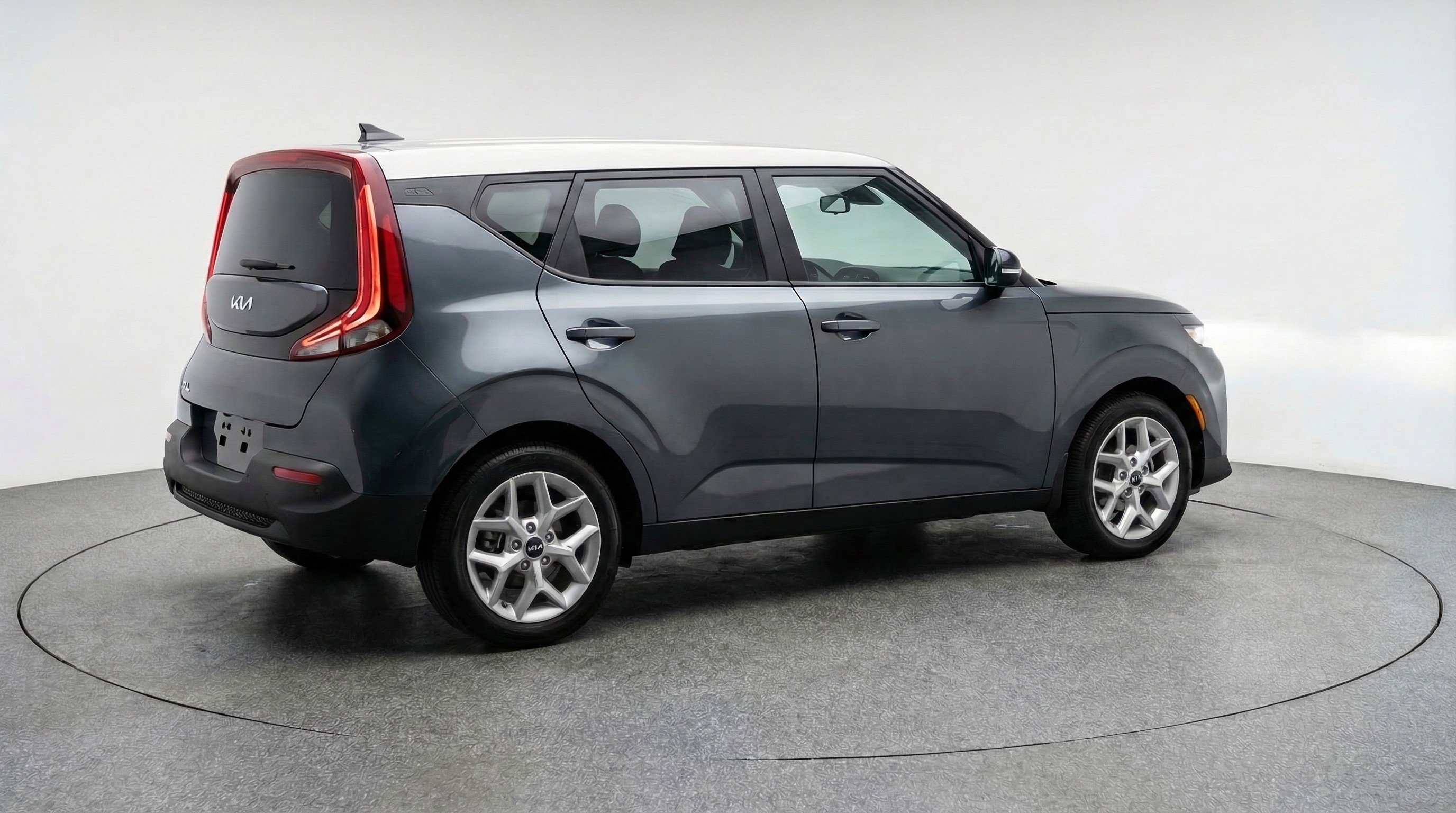 Used 2025 Kia Soul LX w/ LX Technology Package FWD image 9