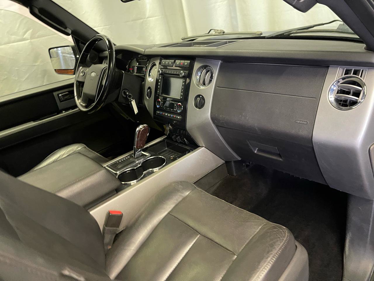 Used 2014 Ford Expedition Limited w/ Equipment Group 301A AWD/4WD image 13