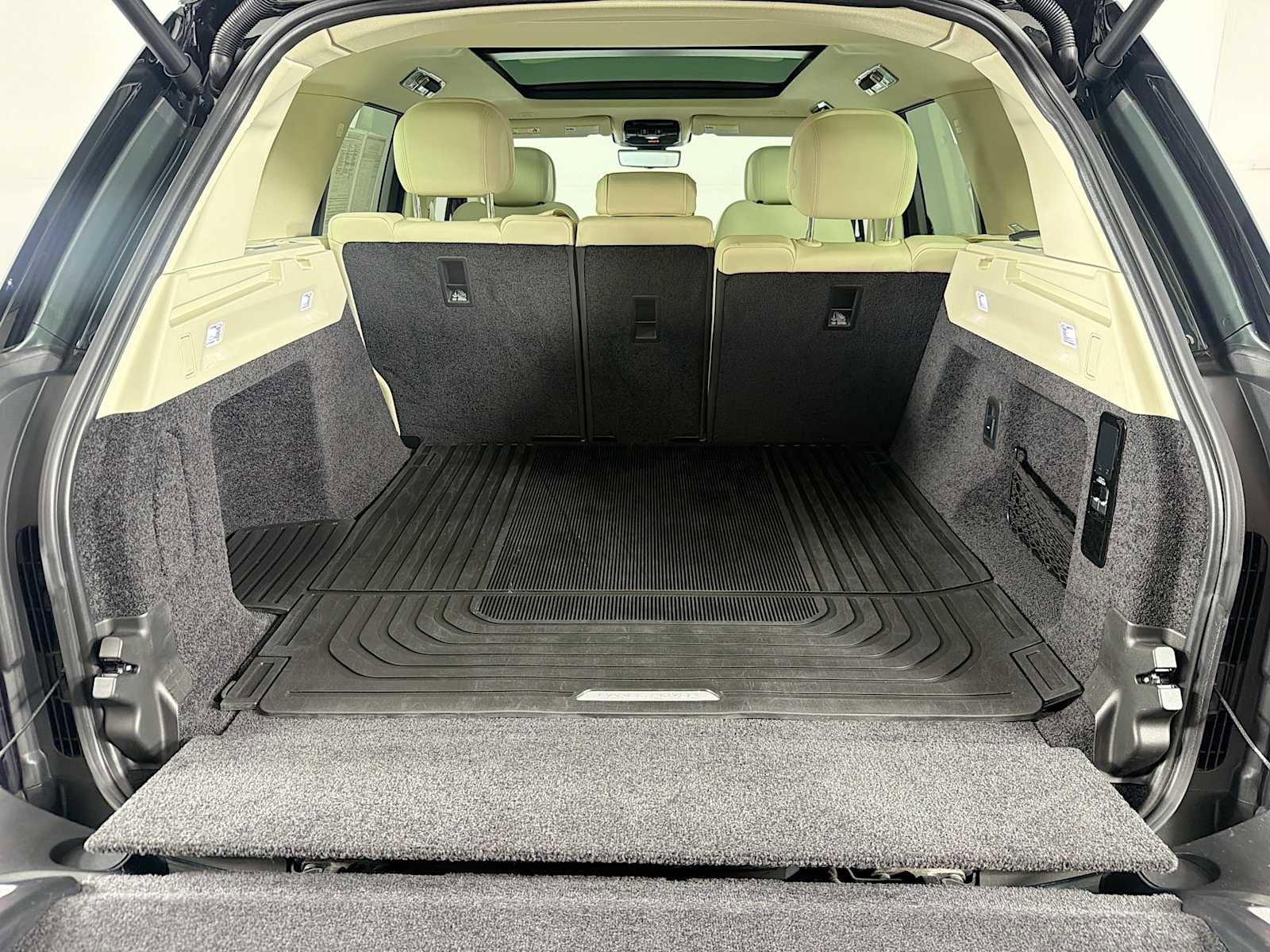 Used 2024 Land Rover Range Rover SE image 26