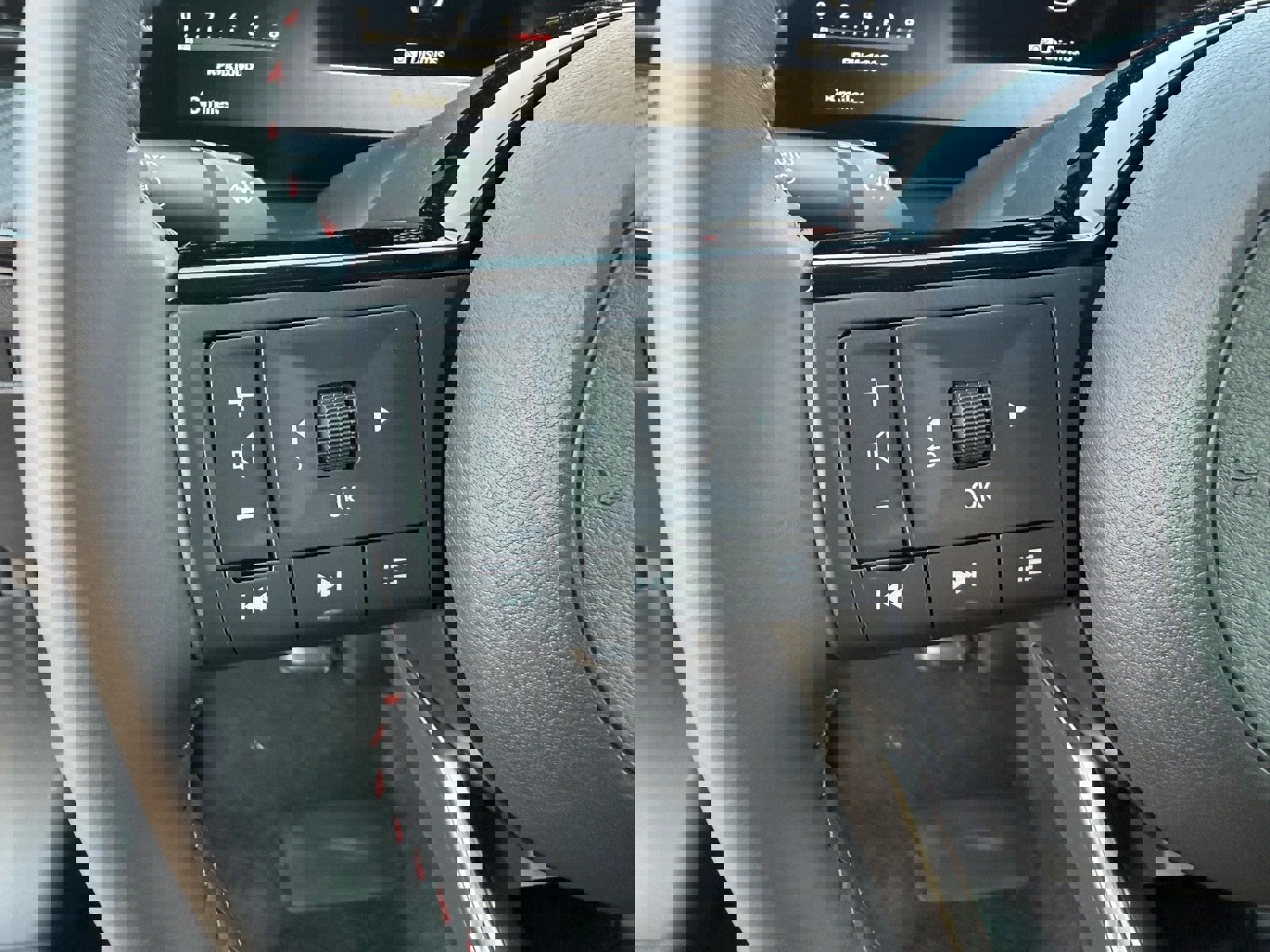 New 2025 Nissan Kicks SR image 21