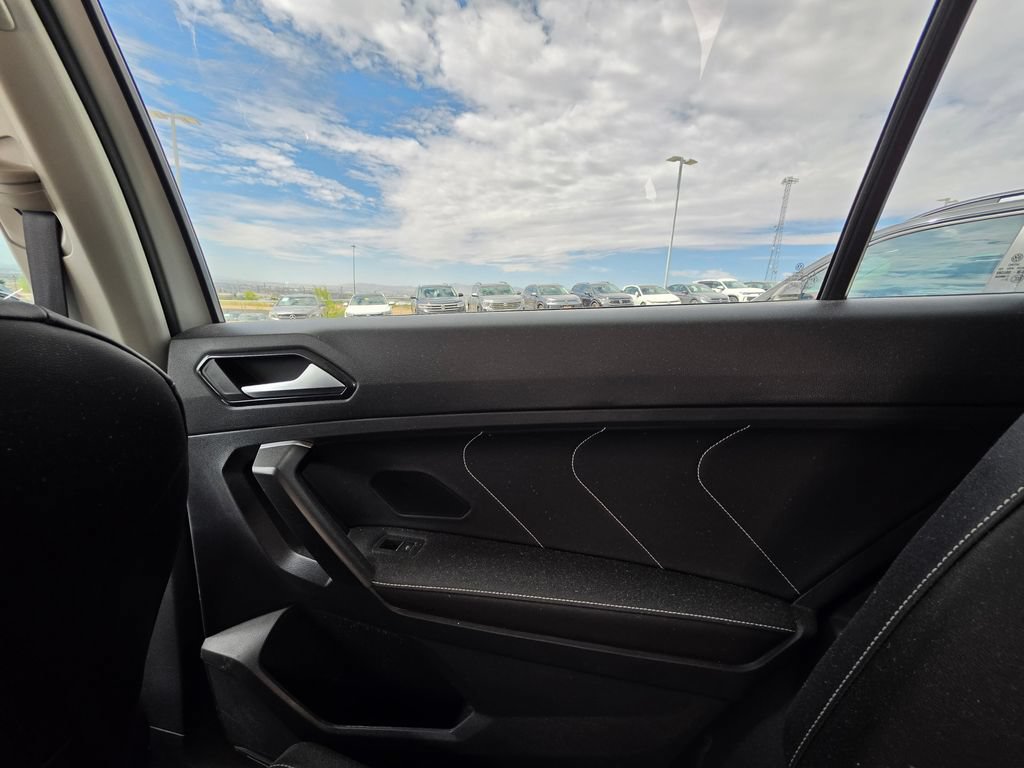 Used 2024 Volkswagen Tiguan SE FWD image 18