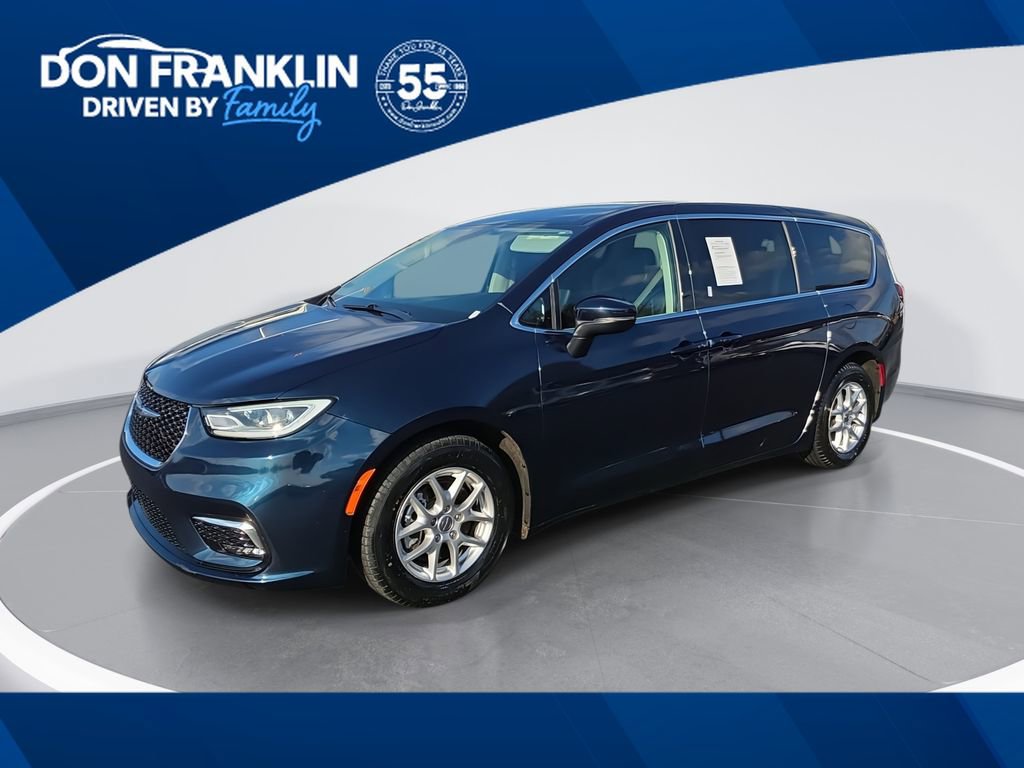 Used 2023 Chrysler Pacifica Touring-L FWD image 1