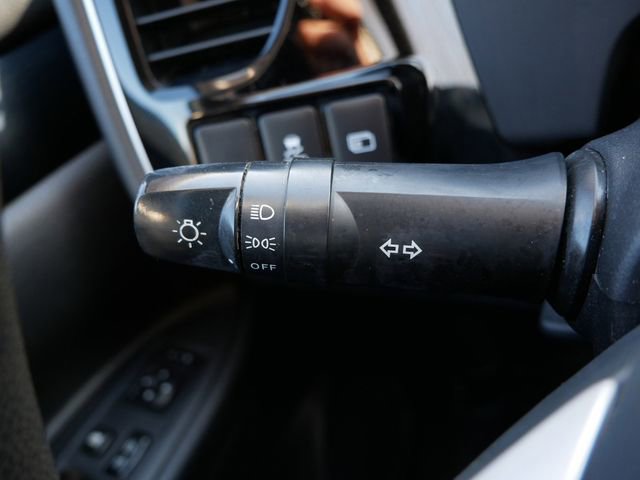 Used 2019 Mitsubishi Outlander ES image 17