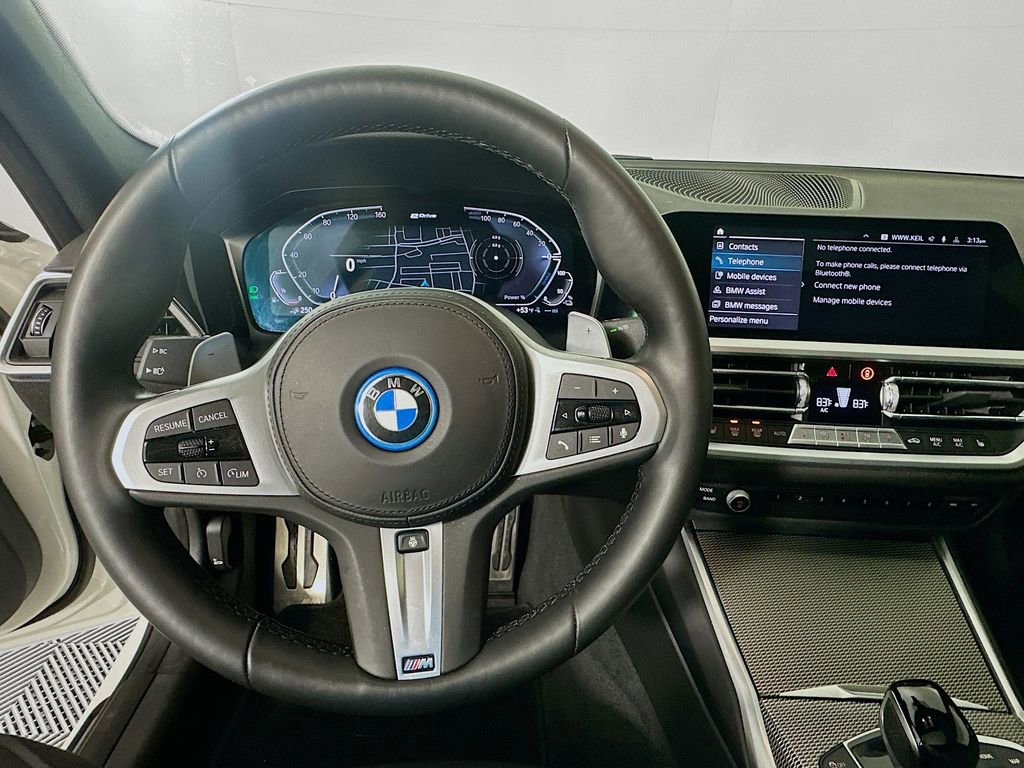 Used 2022 BMW 330e 330e iPerformance w/ M Sport Package image 11