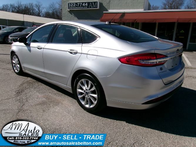 Used 2017 Ford Fusion SE image 3