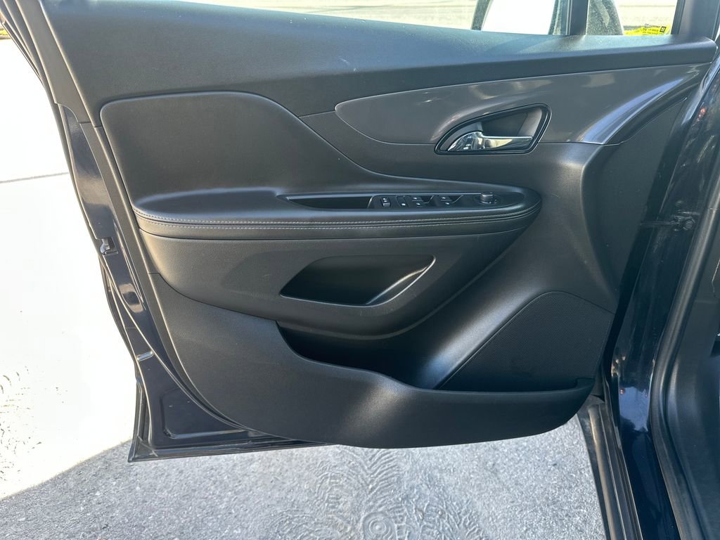 Used 2021 Buick Encore Preferred AWD/4WD image 10
