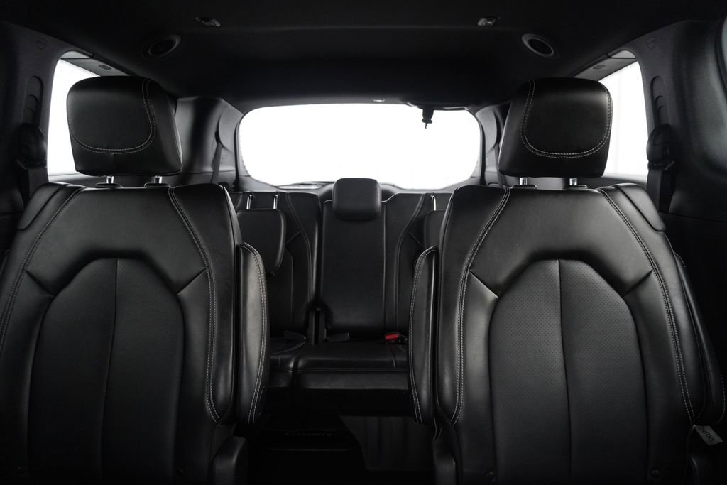 Used 2025 Chrysler Pacifica Select image 38