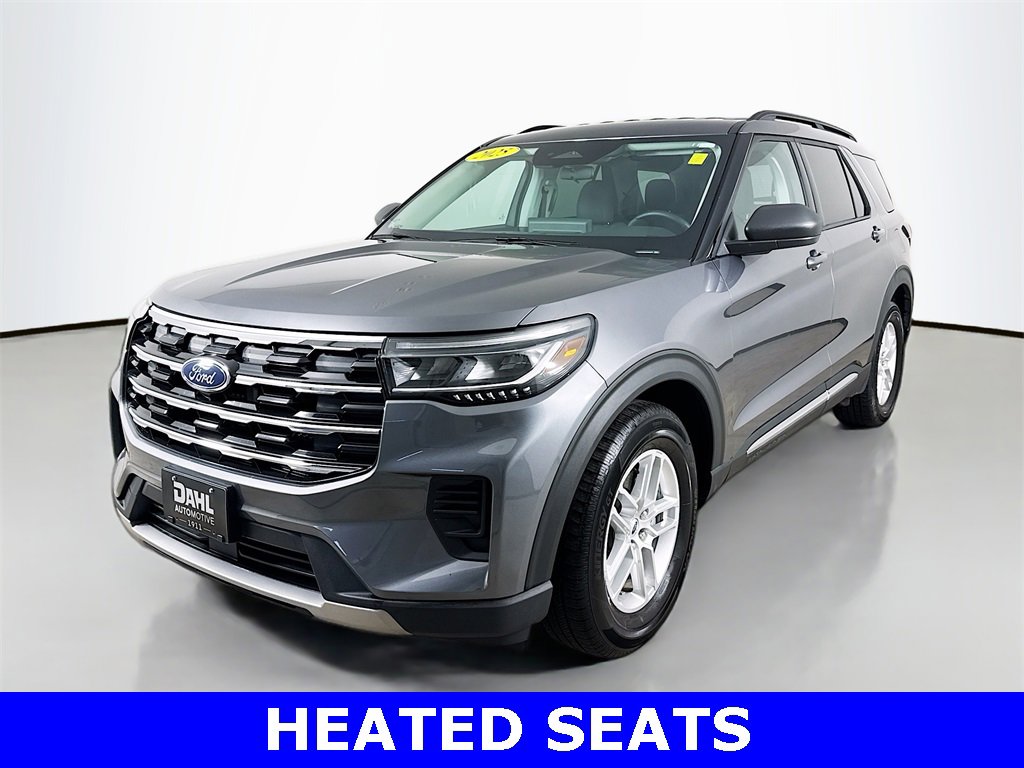 Used 2025 Ford Explorer Active image 2
