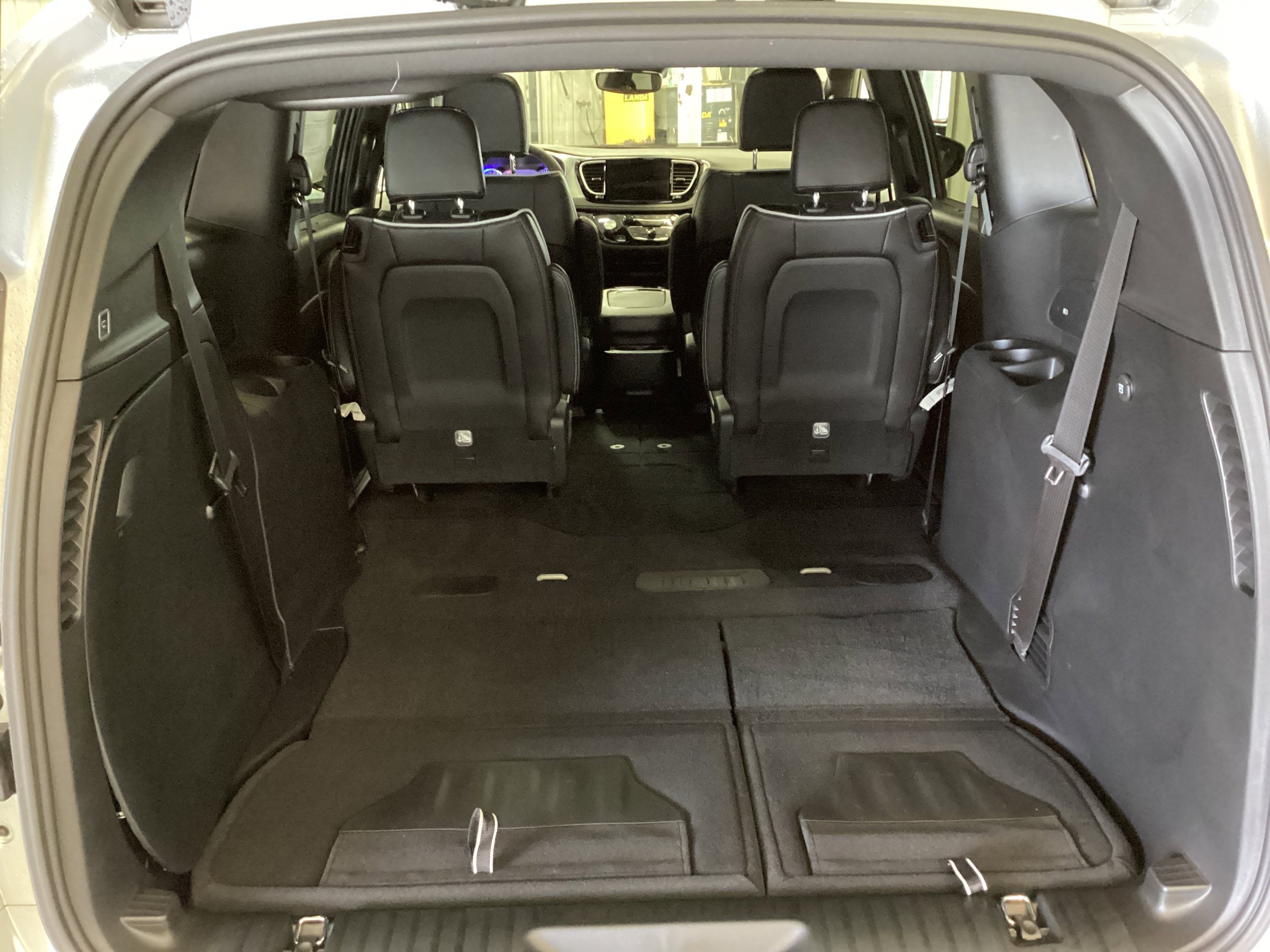 New 2026 Chrysler Pacifica Limited w/ S Appearance Package AWD/4WD image 5