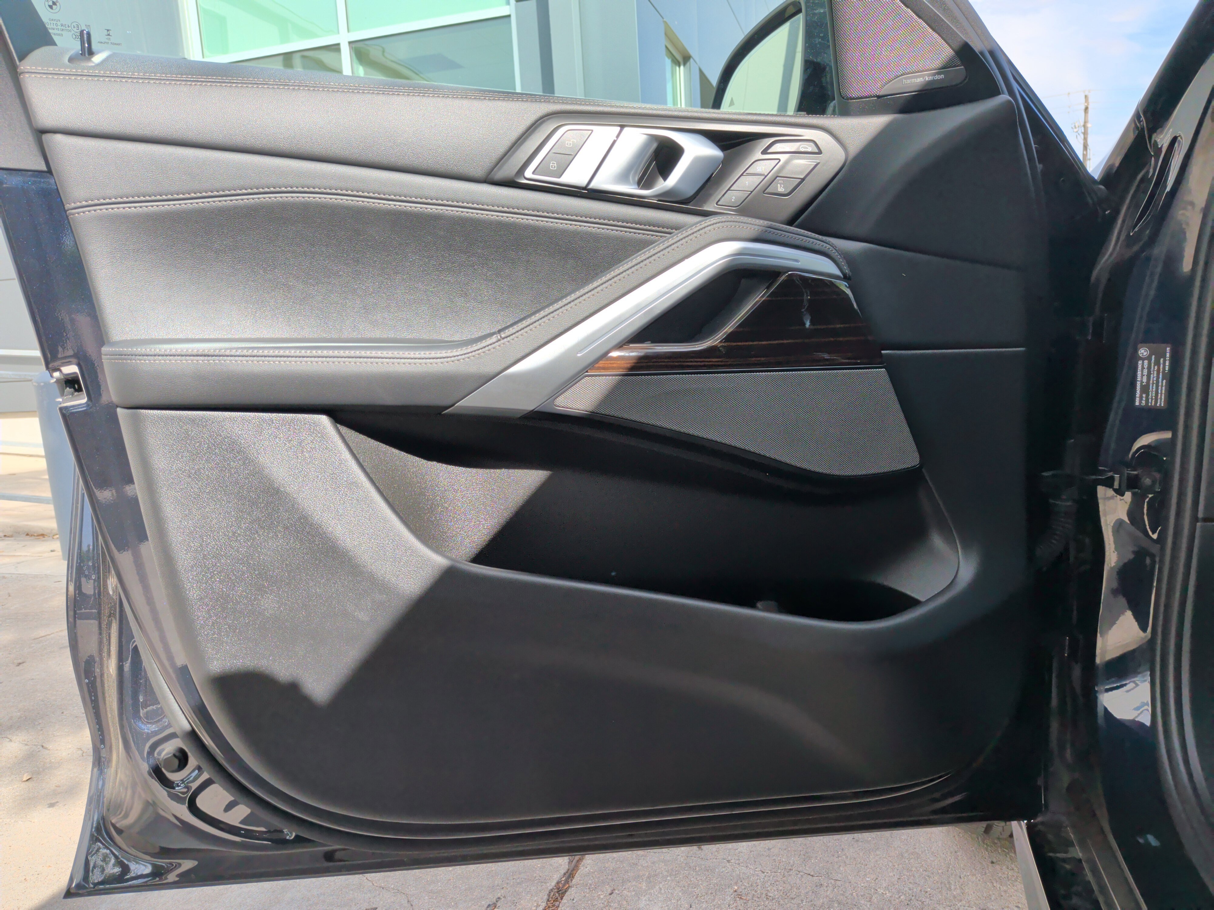 Used 2025 BMW X6 xDrive40i AWD/4WD image 16