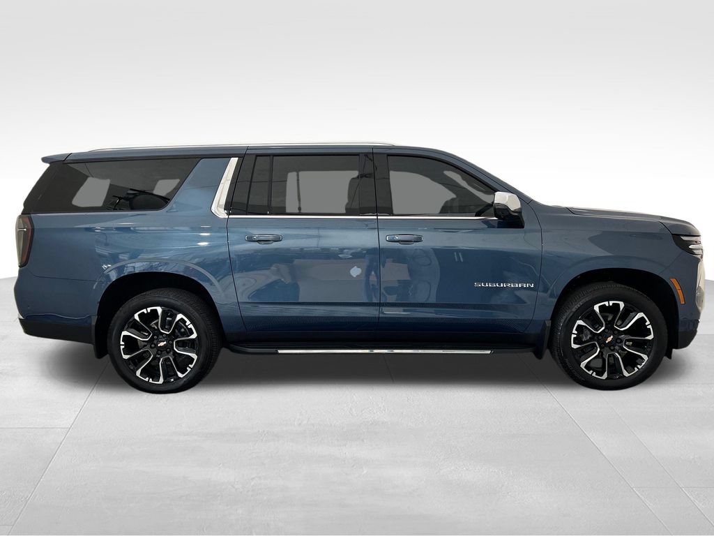 Used 2025 Chevrolet Suburban Premier AWD/4WD image 6
