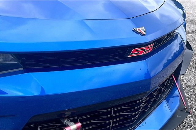 Used 2018 Chevrolet Camaro SS RWD image 29