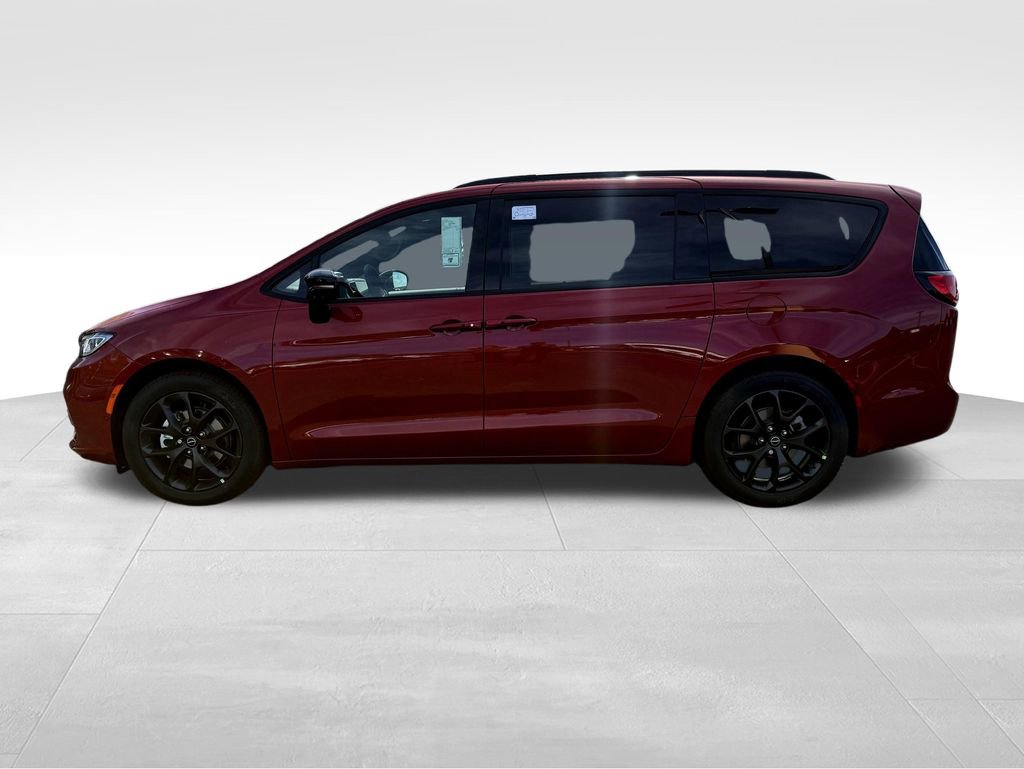 New 2026 Chrysler Pacifica Limited w/ Uconnect Theater Family Group FWD image 5