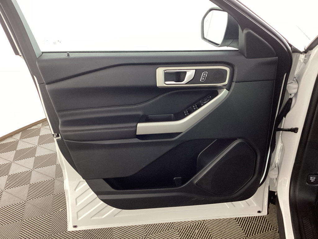 Used 2023 Ford Explorer XLT image 18