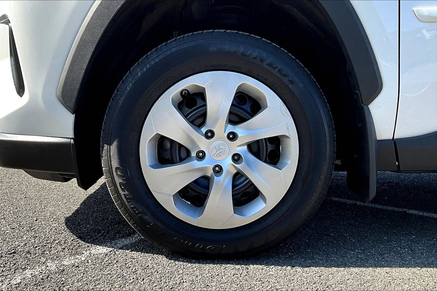 Used 2023 Toyota RAV4 LE AWD/4WD image 9